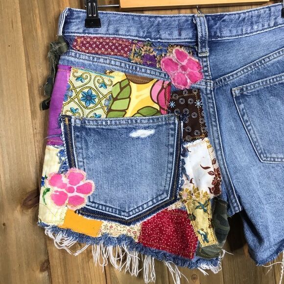 OOAK We The Free Upcycled Denim Cutoff Foral & Patch Shorts Button Front Sz 26 - Picture 3 of 15